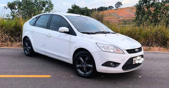 FORD FOCUS 2.0 GLX 16V FLEX 4P MANUAL FORD FOCUS 2.0 GLX 16V FLEX 4P MANUAL